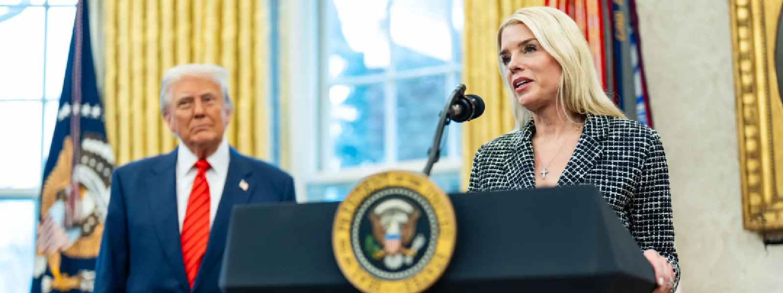 ඇමරිකානු නීතිපතිනි පෑම් බොන්ඩි ධුරයෙන් ඉවතට!